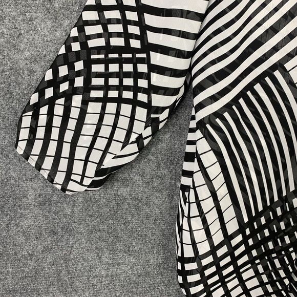 Avenue Semi Sheer 1/2 Button Blouse Women 14/16 B&W Pattern 3/4 Sleeve Airy - Picture 12 of 13